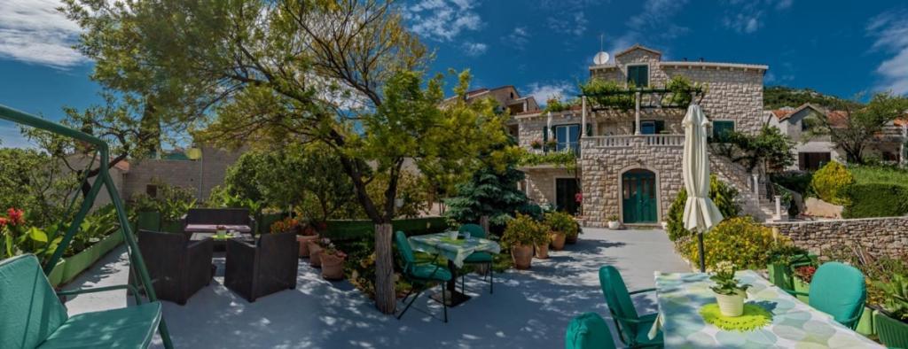 Apartment In Bol With Seaview, Terrace, Air Condition, Wifi Bagian luar foto