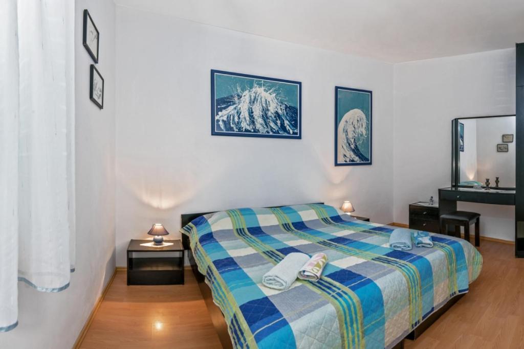 Apartment In Bol With Seaview, Terrace, Air Condition, Wifi Bagian luar foto