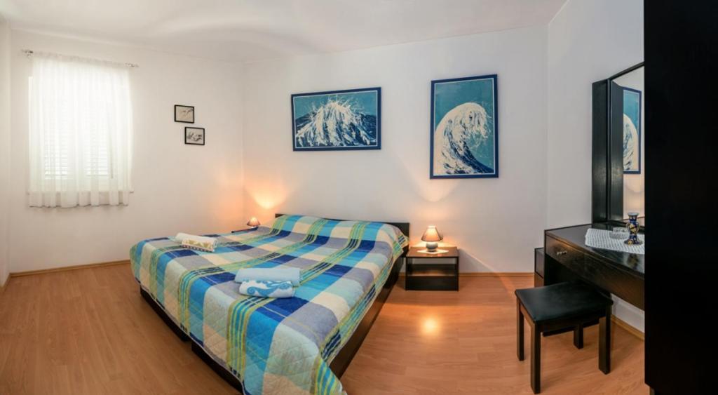 Apartment In Bol With Seaview, Terrace, Air Condition, Wifi Bagian luar foto